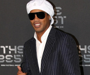 Ronaldinho vỡ nợ, tài khoản chỉ còn 5 bảng
