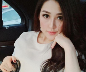 Á hậu Tú Anh liên tục lộ ảnh vòng 2 lớn trước nghi vấn mang bầu