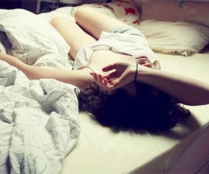 Bị người yêu chia tay vì ngủ với nhiều người để thỏa mãn sinh lý, cô gái vẫn trách người yêu quá lạnh lùng