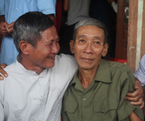 'Liệt sĩ' trở về sau 25 năm, bật khóc khi người thân đã mất