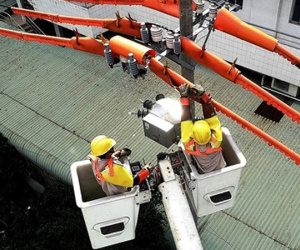 Video Đội sửa chữa 'điện sống' ở Sài Gòn