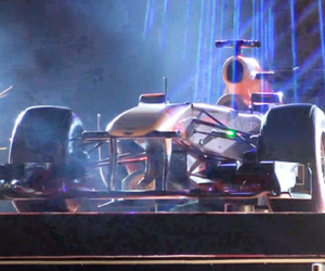 Video: Xe đua F1 trăm tỷ xuất hiện tại Hà Nội