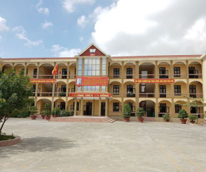 Xác minh cô hiệu phó túm tóc dập đầu học sinh vào tường