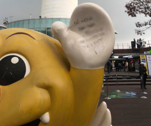 Xuất hiện hình ảnh dòng chữ tiếng Việt viết trên bức tượng dưới chân tháp Namsan Seoul, Hàn Quốc