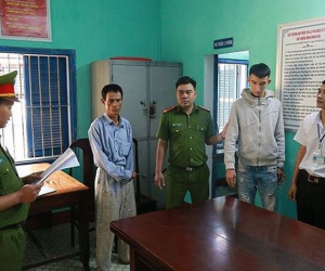 Hỗn chiến kinh hoàng trước cửa trường tiểu học, một người tử vong