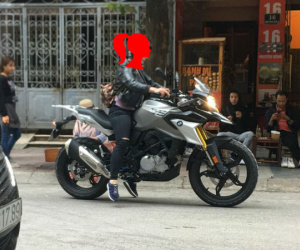 Khi chân ngắn cute đi xe phân khối lớn: Chỉ dừng lại hỏi đường thôi cũng khiến cả khu phố hồi hộp