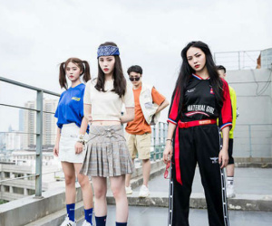 Không phải bìa tạp chí hay dàn mẫu tham dự Fashion Week đâu, đây là bộ ảnh kỷ yếu của lớp nhà người ta đó!
