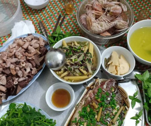 Nàng dâu lên mạng cằn nhằn mẹ chồng bắt nấu cơm không cho đi đâu, cư dân mạng xúm vào ước gì mình được như cô ấy