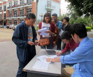 Vé chợ đen xem ĐT Việt Nam tăng phi mã sau một ngày phát hành
