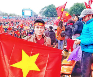 Thầy giáo Hải Phòng dùng tên Quang Hải, Tiến Dũng làm mã đề thi Vật lý