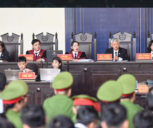 Nhiều lớp cảnh sát tại phiên xét xử ông Phan Văn Vĩnh