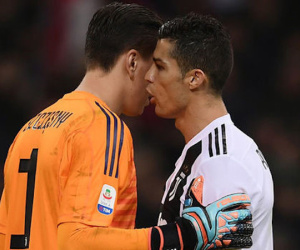 Ronaldo 'mách nước' giúp Szczesny cản phá cú đá phạt đền của Higuain