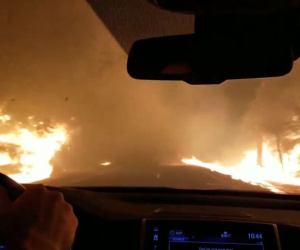 Video: Trải nghiệm 'ngày tận thế' khi tài xế lái xe qua đoạn đường cháy lớn tại California