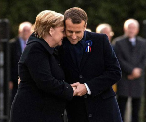 Bà Merkel bất ngờ bị nhầm là ...vợ ông Macron