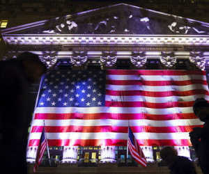 Dow Jones sụt mạnh hơn 600 điểm