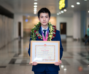 Nam sinh 2002 đẹp trai như nam thần, giành HCB Olympic Thiên văn học Quốc tế: Mê chơi LOL, đang tập gym để có 6 múi