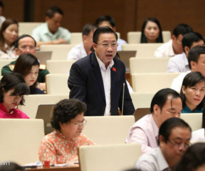 'Chủ tịch UBND tỉnh tiếp dân 9 phút, rồi đi nhậu'