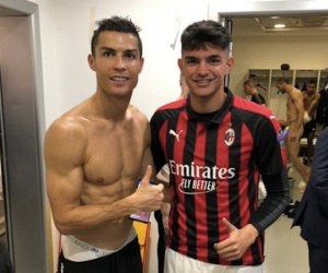Thói quen chụp ảnh của Ronaldo báo hại Chiellini