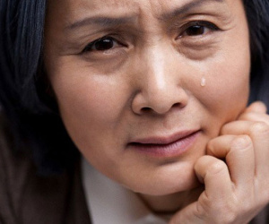 Cầm đùi gà con rể mua cho, chưa kịp ăn con gái tôi đã giật lại rồi hét lên, nghe mà thật đau đớn tủi hờn