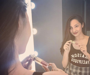Đỉnh cao mặc khéo như Bảo Anh: một chiếc áo mặc cả chục kiểu mà kiểu nào cũng hút mắt