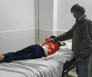 Người vi phạm giao thông nói 'CSGT bắn', công an nói 'súng bị cướp cò'