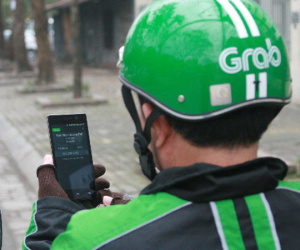 Xôn xao câu chuyện khách nữ bị quấy rối liên tục sau khi hủy chuyến GrabBike và đánh giá 1 sao vì tài xế chê 'chở gái đen như cuốc'