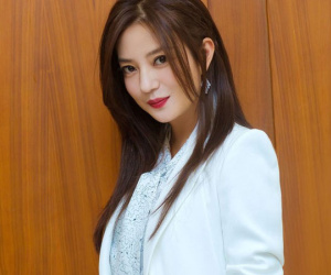 Được gọi là 'Niềm tự hào của Trung Hoa' nhưng Triệu Vy từng bị chỉ thẳng mặt là kẻ vong ân bội nghĩa, sỉ nhục ân nhân