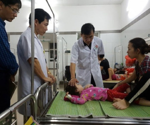 Gần 200 trẻ mầm non ở Hà Nội nhập viện sau bữa liên hoan mừng 20/11