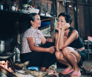 H'Hen Niê lần đầu bật mí về 'tuổi thơ lanh chanh' cũng như điều mẹ nghiêm cấm khi thành Hoa hậu