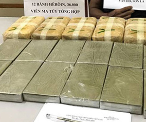 Người đàn ông vận chuyển 12 bánh heroin, 40.000 viên thuốc lắc