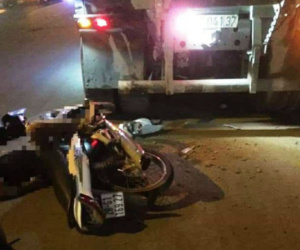 Xe tải đỗ bên đường, nam thanh niên tông vào tử vong