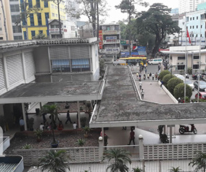 Bình Dương: Ngồi trên lan can, một học sinh lớp 6 rơi thẳng từ lầu 2 trường học xuống đất bị thương nặng