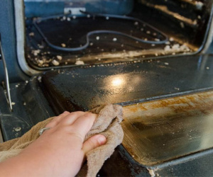 Lò vi sóng sạch bong dầu mỡ, bụi bặm chỉ nhờ một vài nguyên liệu cực rẻ với 10 phút làm siêu nhanh
