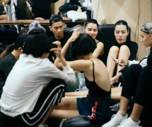 Người mẫu diễn tuần lễ thời trang: Ăn ngủ vật vờ, bị nợ cát-xê nửa năm