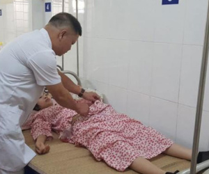 Sau sinh con gần 1 tháng, bác sĩ kinh hoàng nhìn cảnh tượng bên trong bụng bà mẹ Hà Nội
