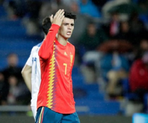 Alvaro Morata lại làm tất cả phải sốc với pha bỏ lỡ mang đúng thương hiệu 'chân gỗ'