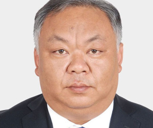 Trung Quốc: Cán bộ 8X gây tranh cãi vì ngoại hình quá già, thị trấn chống chế do công việc vất vả quá
