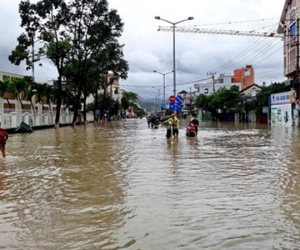 Vì sao mưa lũ gây thiệt hại nặng nề ở Nha Trang?