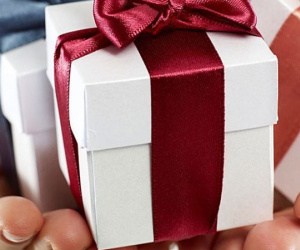 Quà 20/11: Có món làm cô giáo khóc, có món làm cô… cười ngất