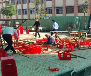 Video Sập giàn giáo phục vụ lễ 20/11, 25 học sinh bị thương
