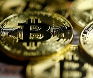 Bitcoin xuống mức thấp nhất một năm