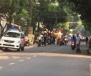 Truy bắt cướp trên phố Sài Gòn, thanh niên bị đâm nhiều nhát