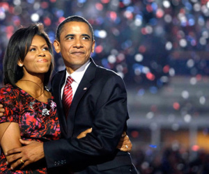 Vợ chồng Obama trở nên giàu có nhờ viết sách như thế nào?