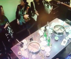 Ăn lẩu hết 7 triệu, cả đoàn khách Trung Quốc không ai chịu trả tiền