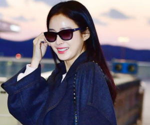Kim Tae Hee xinh đẹp rạng rỡ xuất hiện tại sân bay chuẩn bị tới Hà Nội