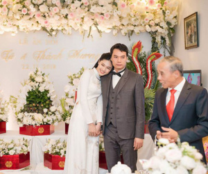 Á Hậu Thanh Tú e ấp tựa vào vai chồng mới cưới trong lễ ăn hỏi