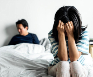 'Lệch pha' trong chuyện chăn gối - Nỗi ấm ức khó chia sẻ