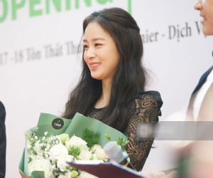 Nữ thần Kim Tae Hee đẹp xuất thần, thể hiện đẳng cấp mỹ nhân đẹp nhất xứ Hàn tại sự kiện Hà Nội