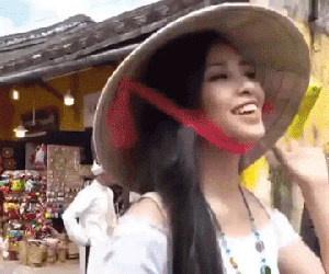 Tiểu Vy gây ấn tượng với màn giới thiệu bản thân bằng tiếng Anh tự tin tại vòng thi Head-to-Head của Miss World 2018