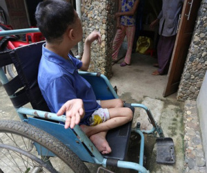 Cô gái bại liệt, nặng 20 kg bất ngờ mang thai